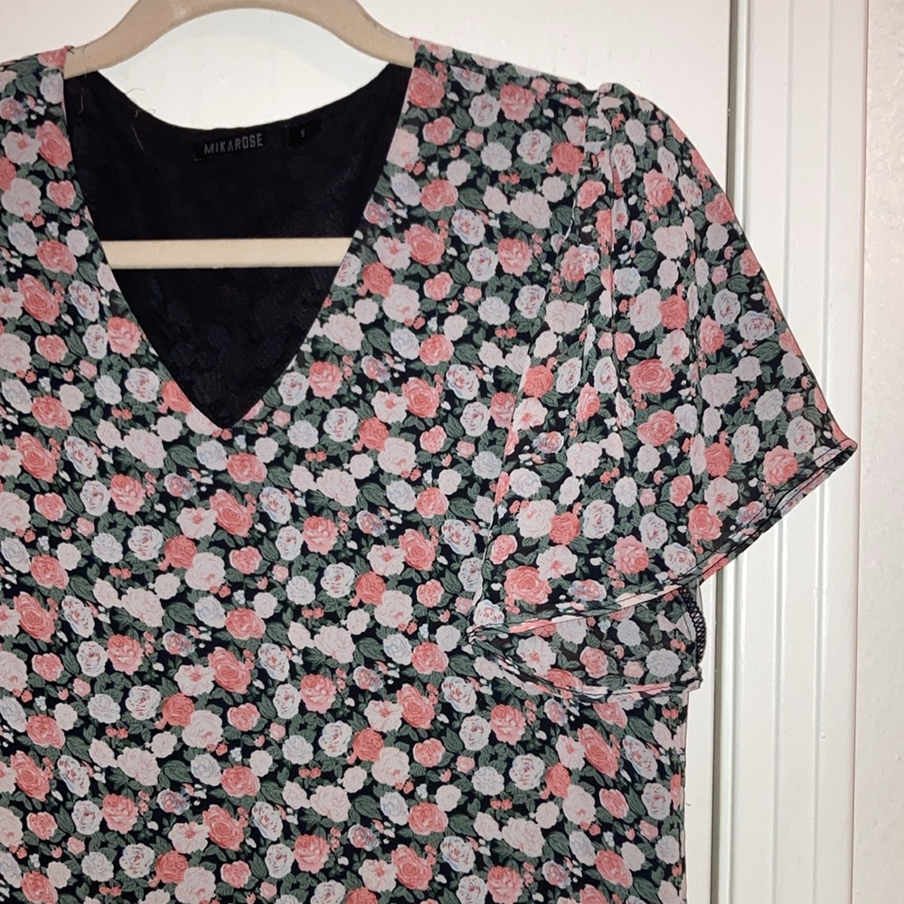 Rose top with flowy sleeves